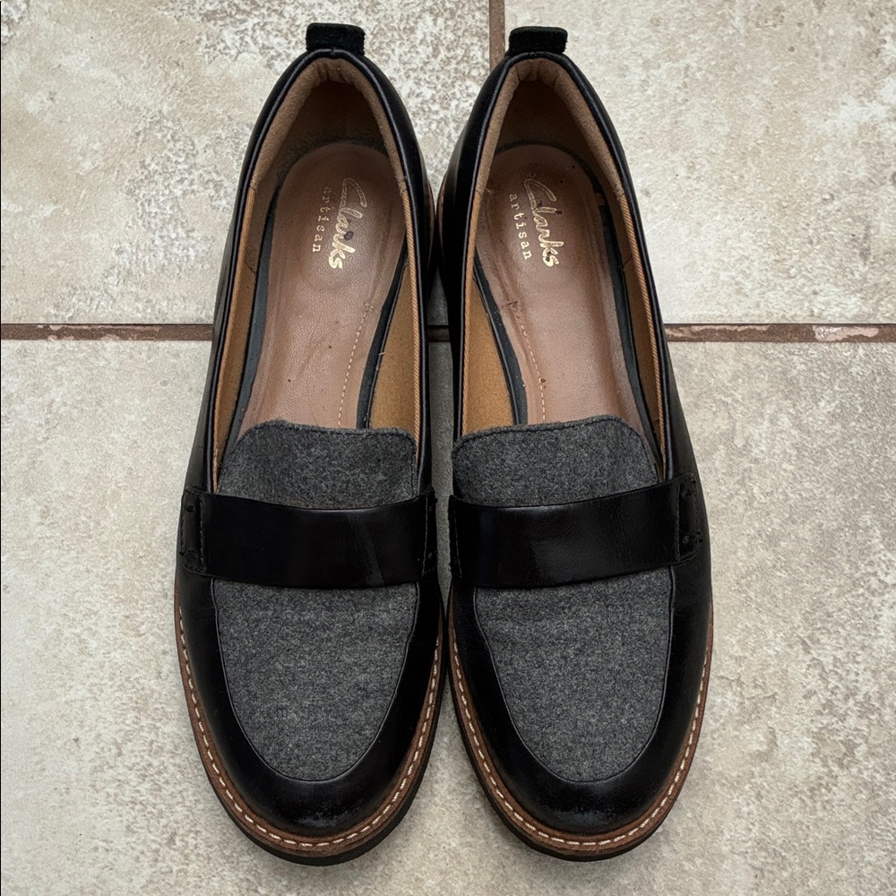 Clarks Black Leather and Gray Fabric Penny Loafers